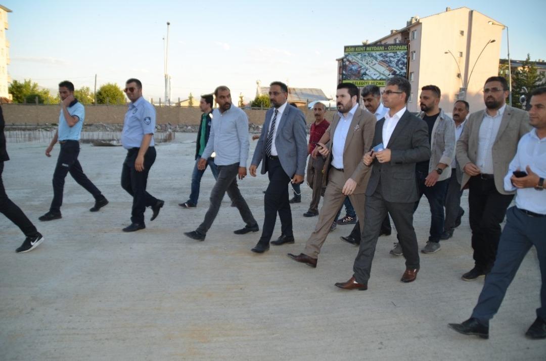 Başkan Sayan, yeni belediye hizmet binası inşaatında incelemelerde bulundu