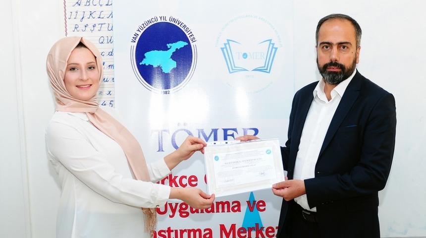 Rekt&ouml;r Şevli, kursiyerlere sertifika verdi