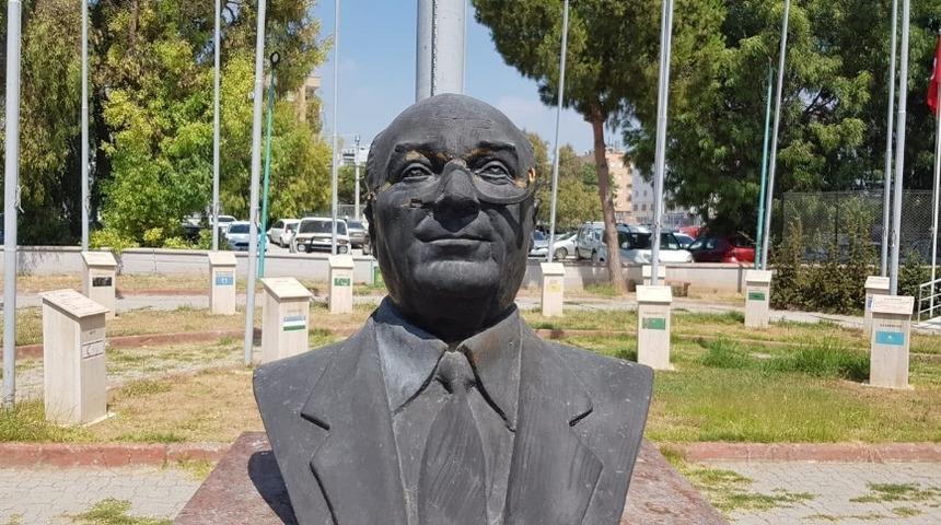 Tarsus Belediyesi, yıpranan ve zarar verilen b&uuml;stleri onarıyor