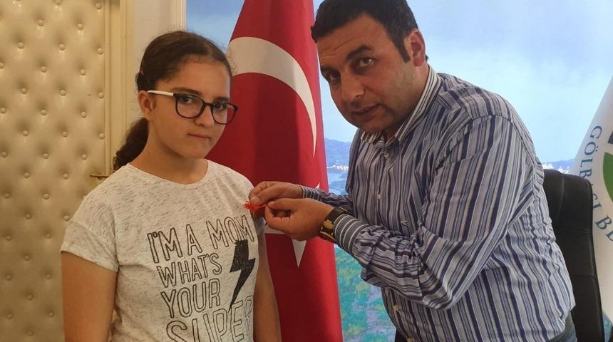 Başkan Yıldırım&rsquo;dan başarılı &ouml;ğrencilere altın