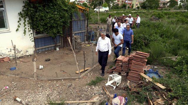 Isparta’da yol ortasındaki ev yıkılarak trafik güvenliği sorunu ortadan kaldırıldı