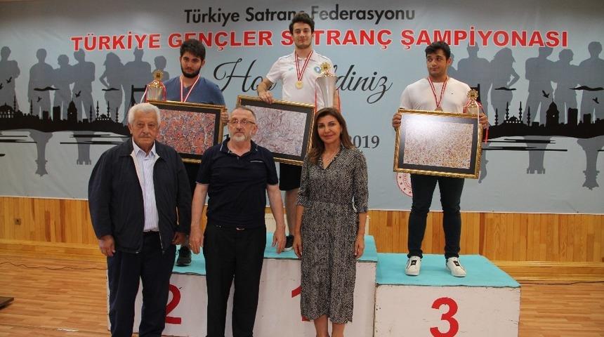 Canalp Cansun, T&uuml;rkiye Satran&ccedil; şampiyonu