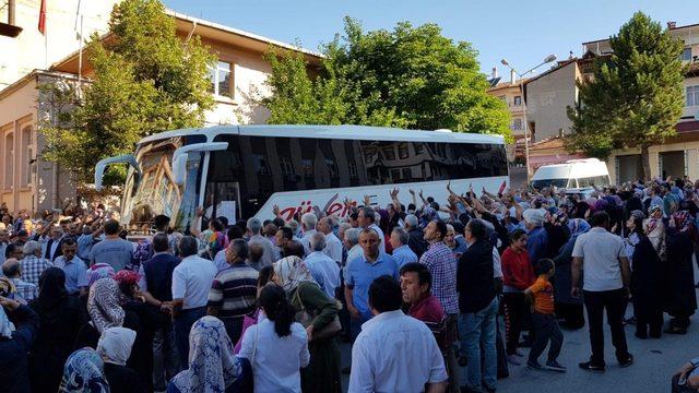 Tosya’dan ilk hac kafilesi dualarla uğurlandı