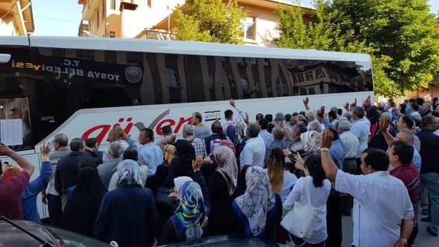 Tosya’dan ilk hac kafilesi dualarla uğurlandı