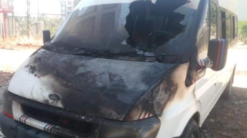 Park halindeki minib&uuml;s yandı