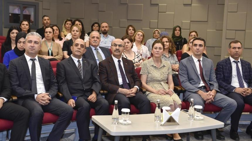 Vali Demirtaş, bebek dostu sağlık kuruluşlarına plaket