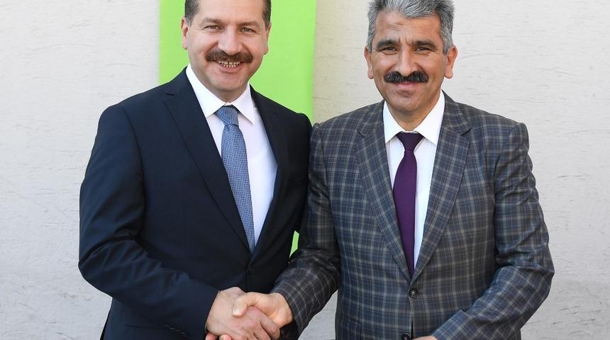 Balıkesir B&uuml;y&uuml;kşehirde bayrak değişimi