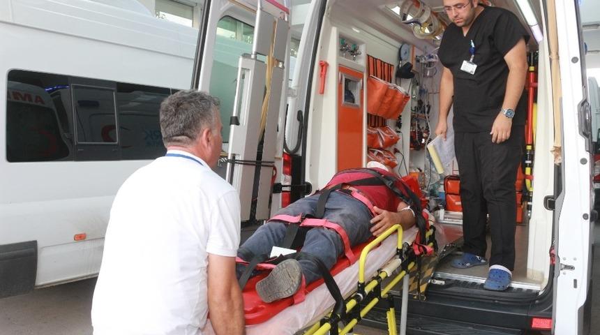 İki otomobil &ccedil;arpıştı: 4 Yaralı