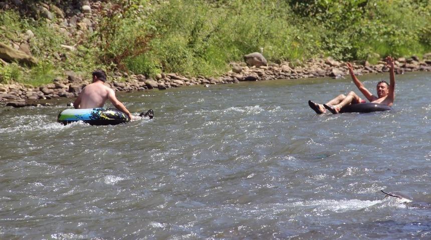 Aksu Deresi’nde şambrel rafting heyecanı