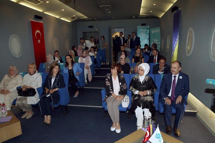 Emine Erdoğan’dan Yunus Emre Kültür Merkezine ziyaret