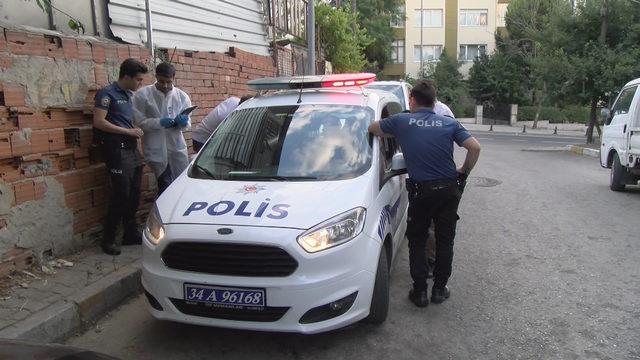 Ümraniye'de silahını göstermek isterken avukat arkadaşını vurdu