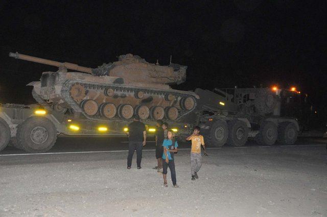 Suriye sınırına tank ve obüs sevkıyatı