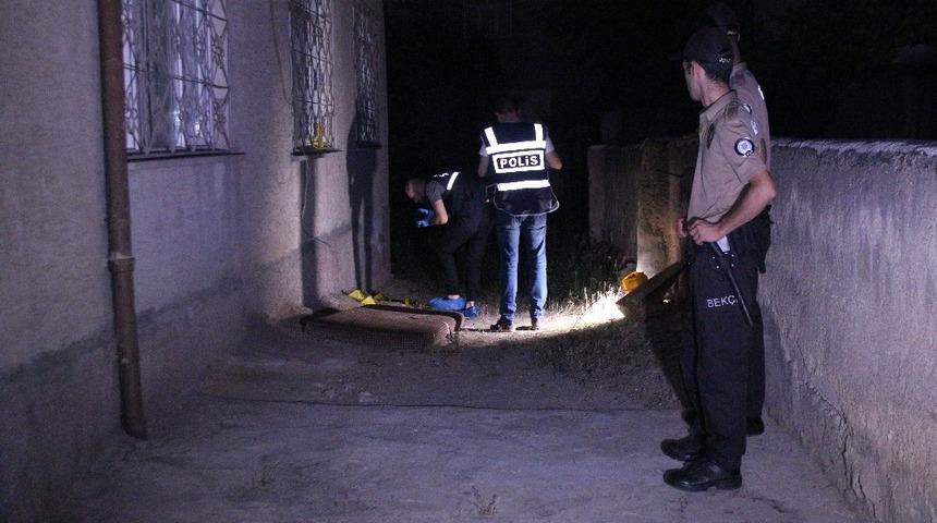 Boşanma aşamasındaki eşine pencereden kurşun yağdırdı