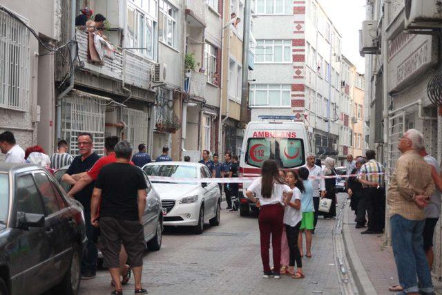 Fatih'te Çinli kadının boğazını kesip evini ateşe verdiler