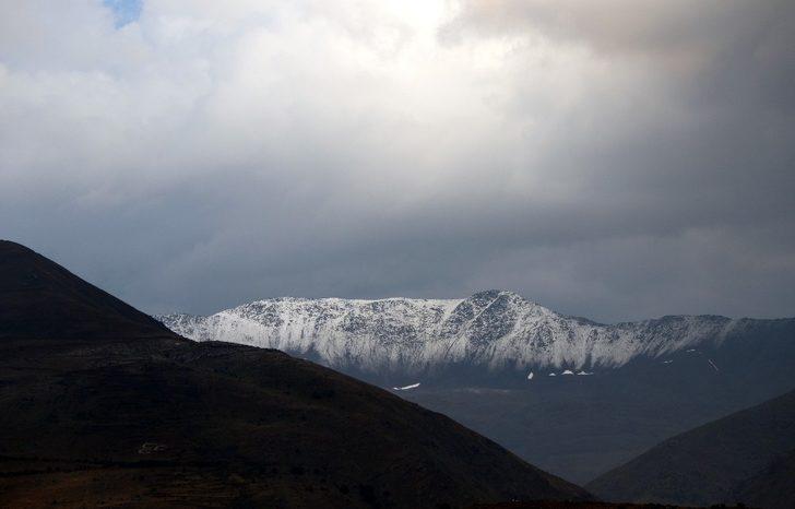 Keşiş Dağları'nda Temmuz ayında kar yağdı G1
