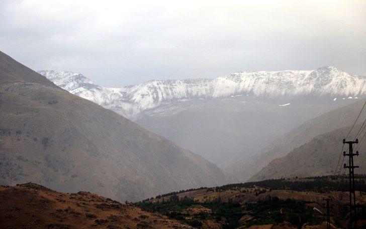 Keşiş Dağları'nda Temmuz ayında kar yağdı G5