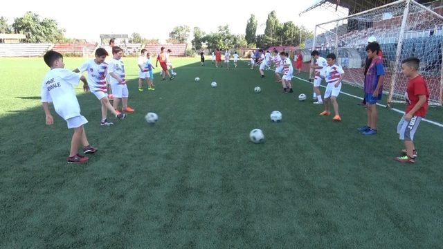 Çocuklar sporla kötü alışkanlıklardan korunuyor