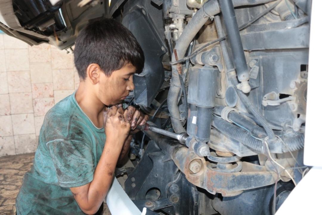 (&Ouml;zel) Sanayinin k&uuml;&ccedil;&uuml;k ustası