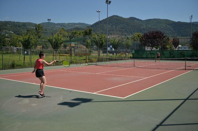 Bursa’da 16 Yaş Tenis Yaz Kupası başladı