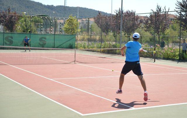 Bursa’da 16 Yaş Tenis Yaz Kupası başladı