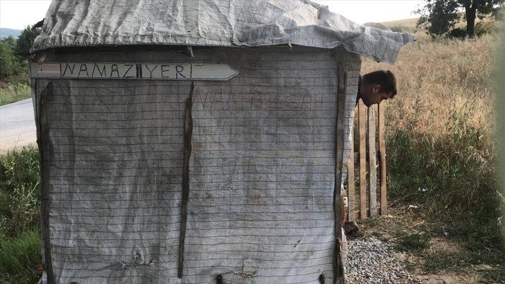 Yol kenarında 'tek kişilik' mescit G2