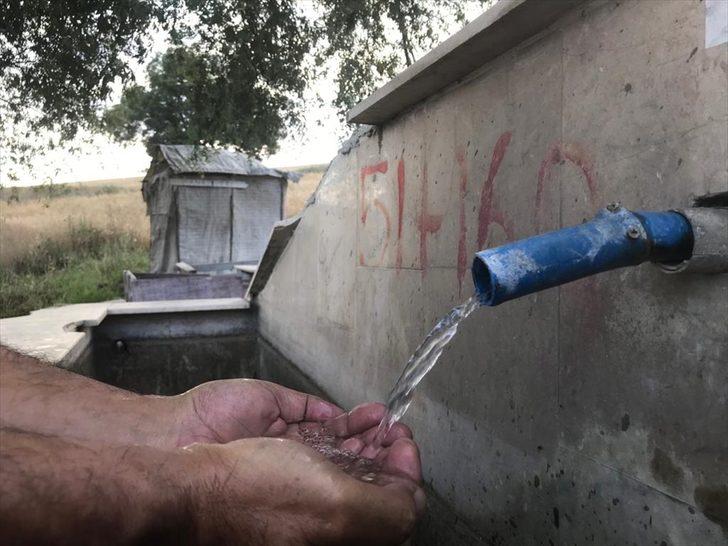 Yol kenarında 'tek kişilik' mescit G5