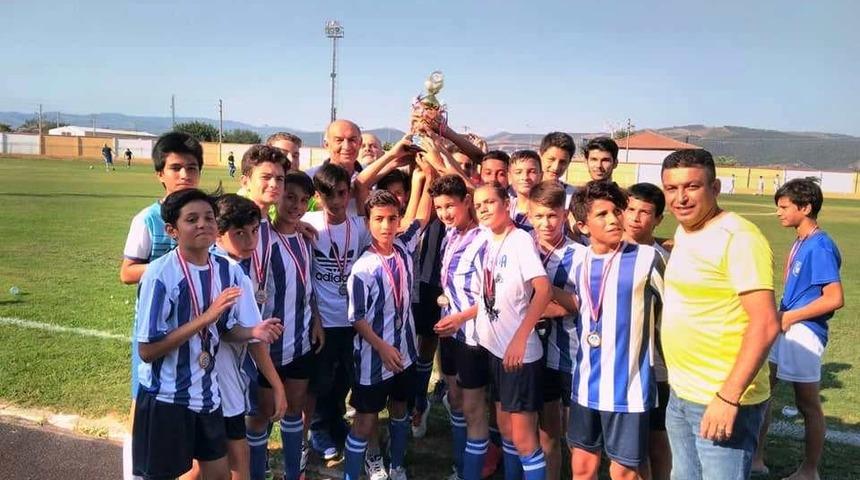 Yunusemre U-13 takımı il &uuml;&ccedil;&uuml;nc&uuml;s&uuml; oldu
