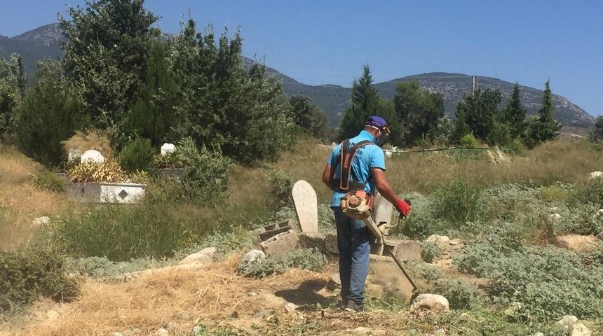 Mezarlıklarda bayram hazırlığı başladı