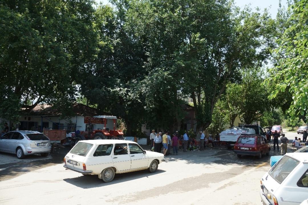 Tokatbaşı Meydanı&rsquo;nda 100 yıldır alış veriş devam ediyor