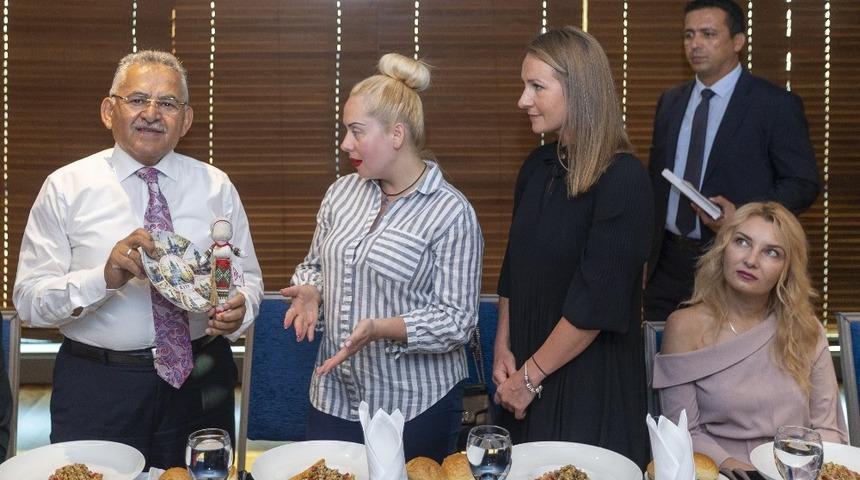 Başkan B&uuml;y&uuml;kkılı&ccedil;, Ukraynalı turizmcilerle bir araya geldi