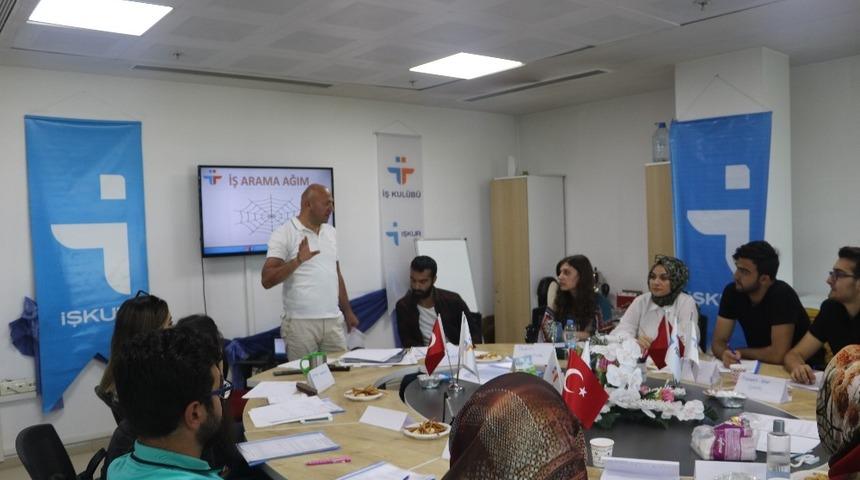 İş Kul&uuml;b&uuml;nde eğitimler devam ediyor