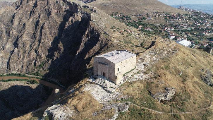  Uçurumun kıyısındaki 839 yıllık tarih: Divriği Kale Camisi G4