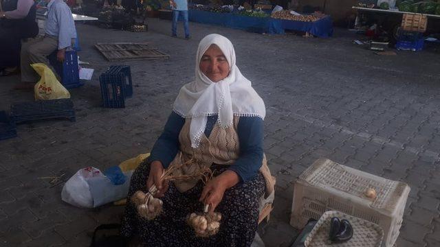 40 yıldır kendi ürettiği organik ürünleri satıyor