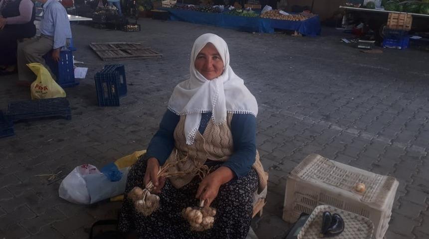 40 yıldır kendi &uuml;rettiği organik &uuml;r&uuml;nleri satıyor