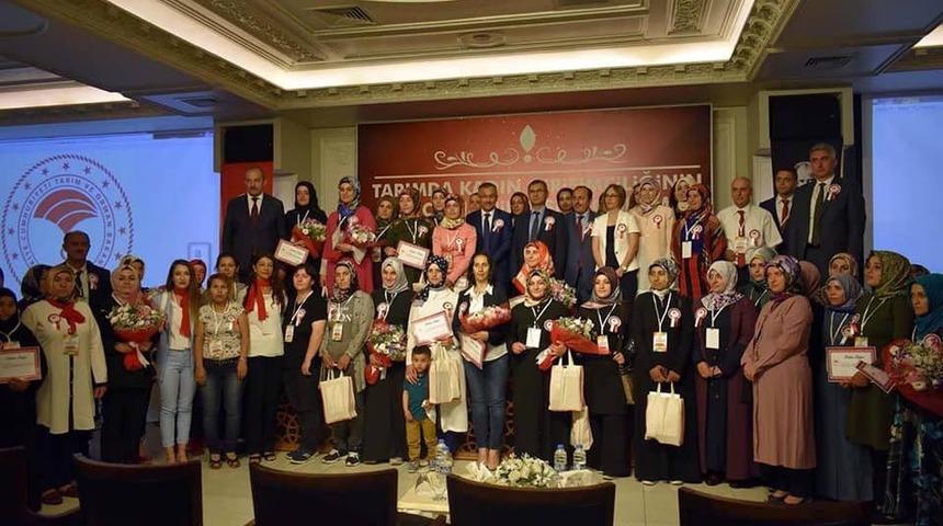 Bayburtlu &ccedil;ift&ccedil;i kadınlar &uuml;rettikleri projelerle Ankara yolunda