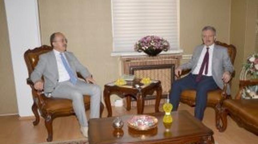 Rektör Prof. Dr. Zeybek’ten Rektör Levent’e ziyaret