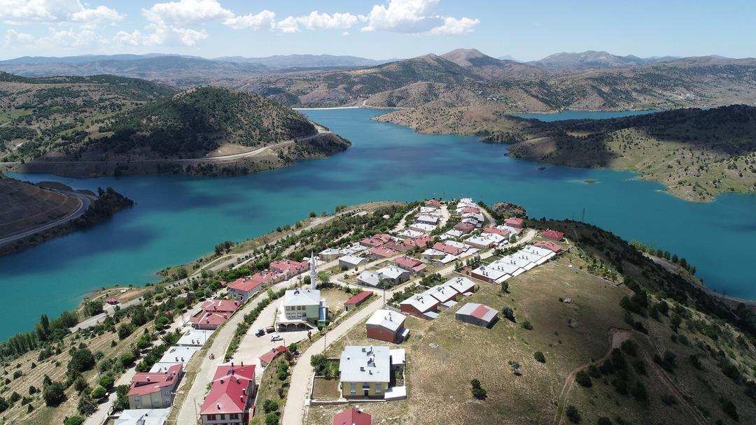 Sivas'taki bu k&ouml;y, tatil k&ouml;ylerinden farksız