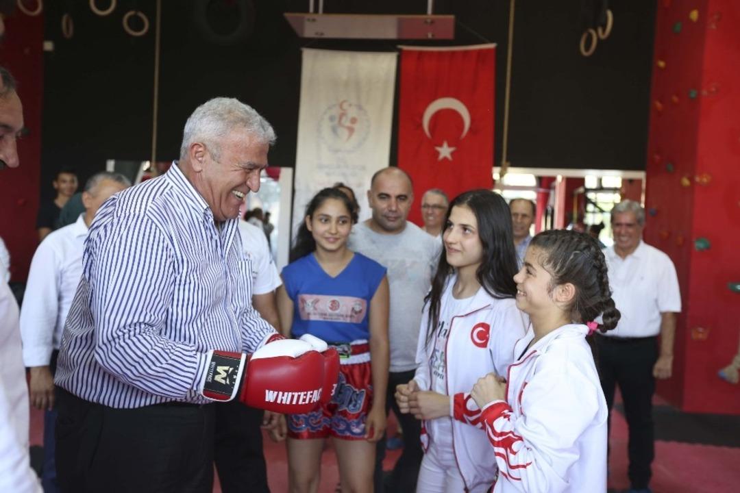 Başkan Atay, milli sporcularla a&ccedil;ılışta buluştu