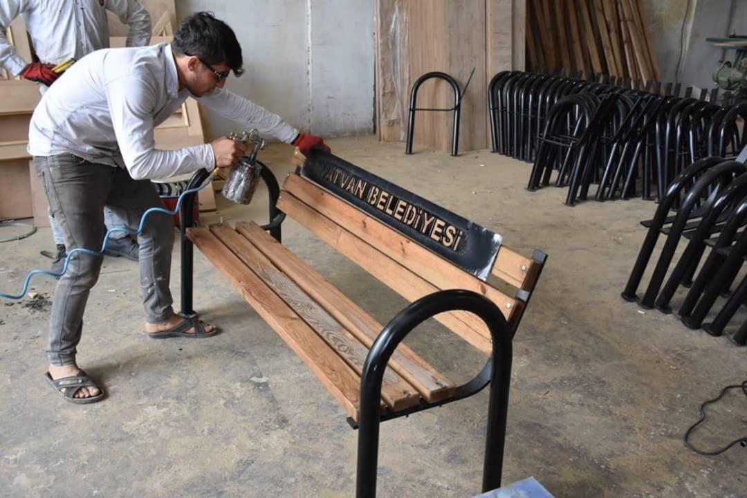 Tatvan&rsquo;daki parklar onarılıyor