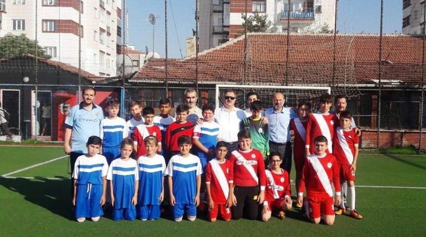 Yaz Okulu Kur&rsquo;an kursları arasında Camiler Arası Halı Futbol Turnuvası