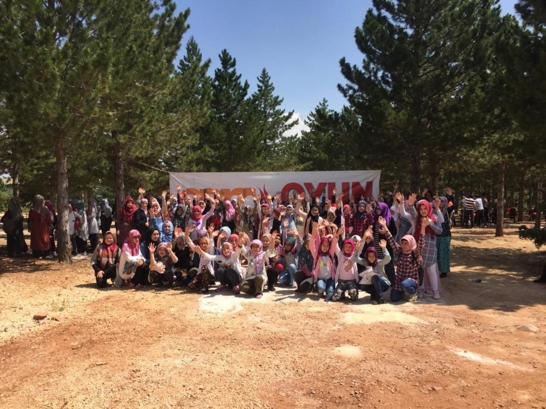 Kur&rsquo;an kursu &ouml;ğrencileri, Gen&ccedil; KOMEK yaz kampında