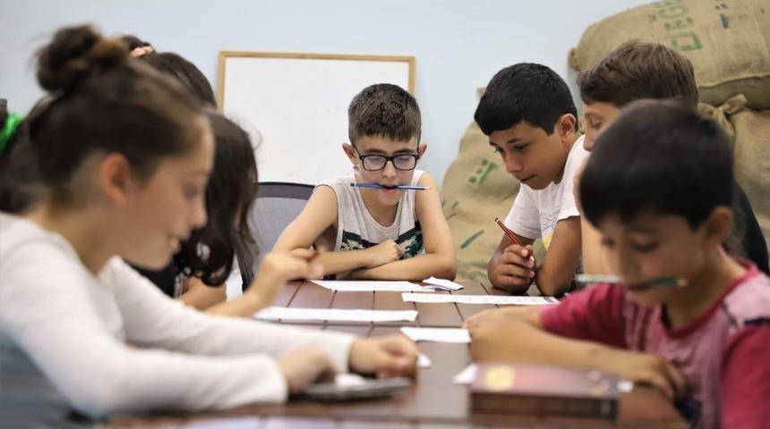 Minikler beyit &ouml;ğreniyor