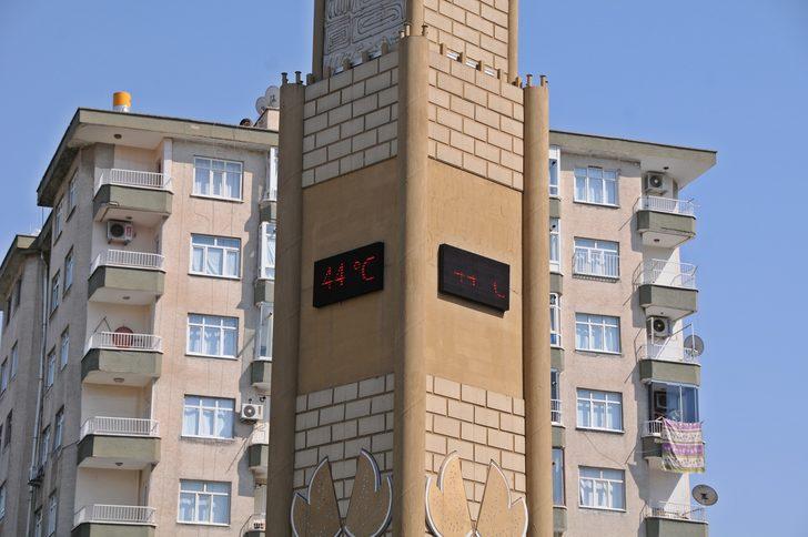Termometreler 44 dereceyi gösterdi! O kentte kimse gölgeden çıkamadı G3