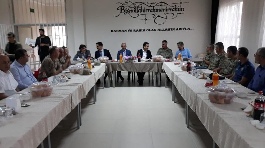 G&ouml;rev s&uuml;resi tamamlanan kurum amirlerine veda yemeği