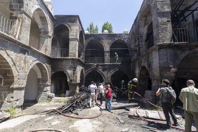 Vezir Hanı’ndaki yangına anında müdahale