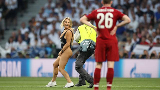 Kinsey Wolanski, Copa America finalinde de sahaya girmeye çalışmış