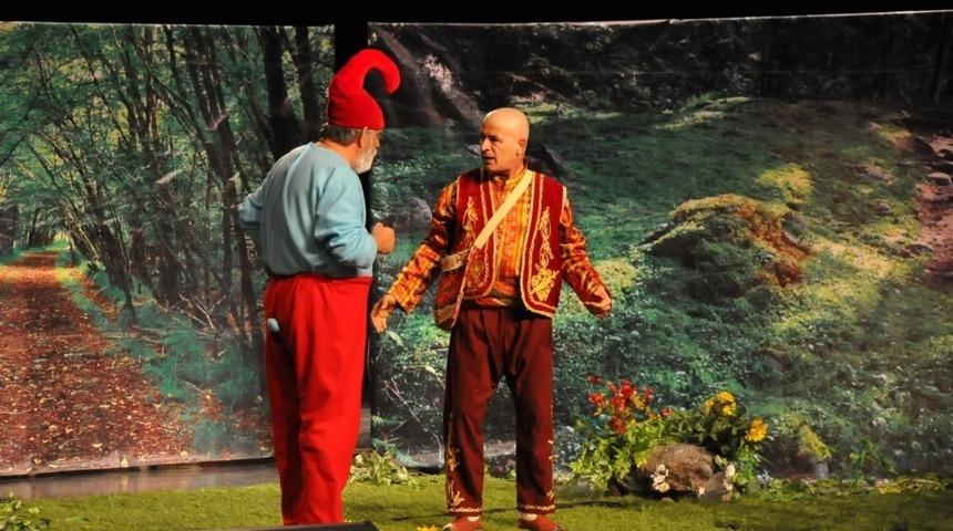 Keloğlan iki farklı tiyatro ile Akşehirli &ccedil;ocuklarla buluştu