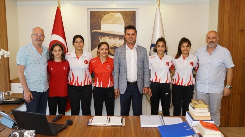 Başarılı g&uuml;reş&ccedil;iler &ouml;d&uuml;llendirildi