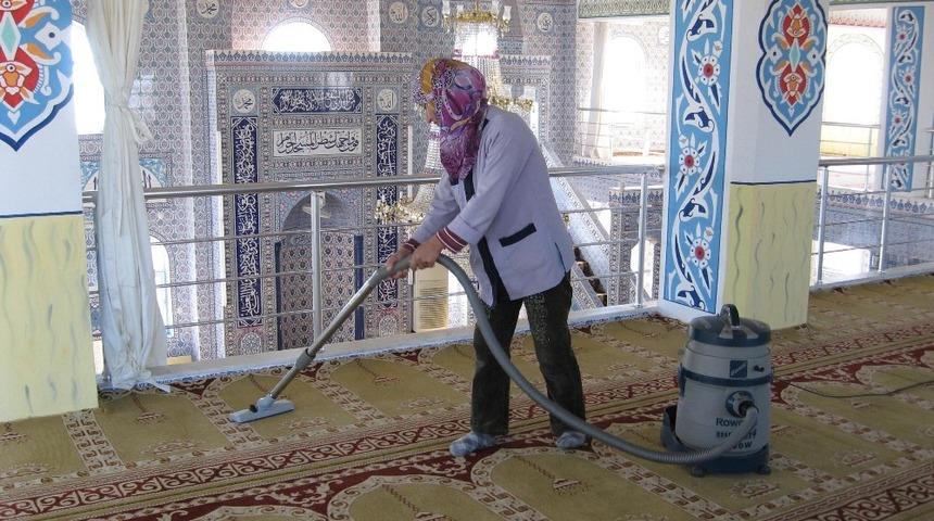 Kepez&rsquo;in camilerinde temizlik