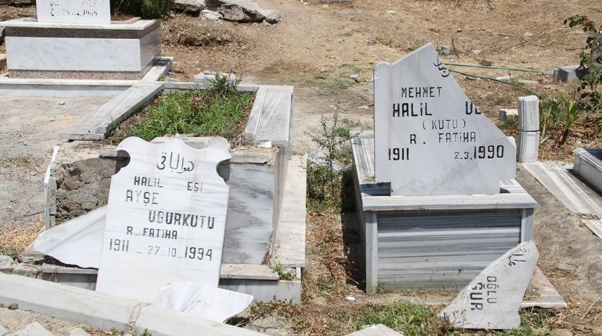 Alanya'da akılalmaz olay! Mezarları par&ccedil;aladılar